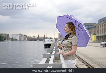 
                Frau, Regenschirm, Betrübt                   
