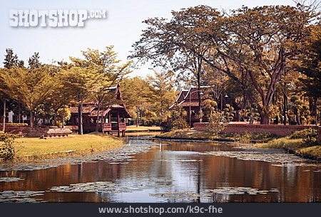 
                Park, Teich, Mueang Boran                   
