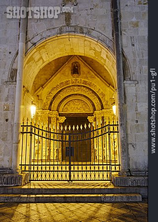 
                Kirchenportal, Trogir                   