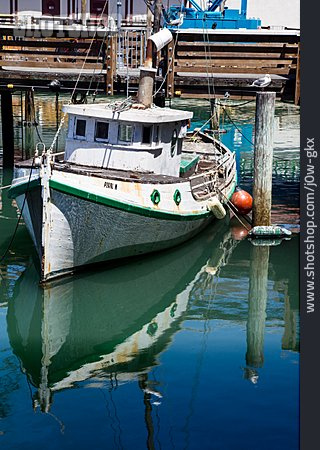 
                Boot, Fisherman’s Wharf                   