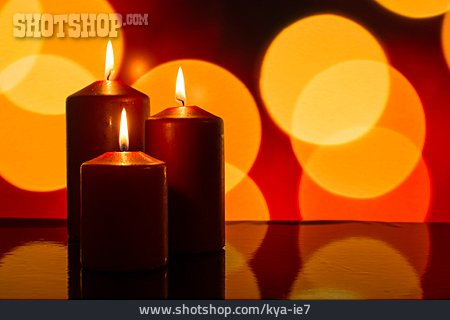 
                Kerze, Kerzenlicht                   
