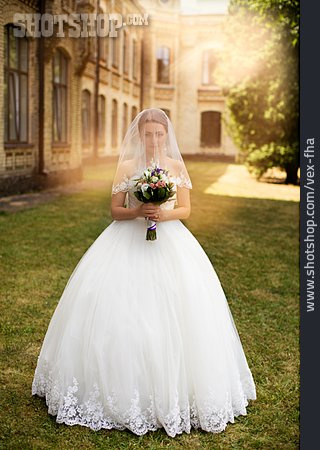
                Braut, Hochzeitskleid, Brautmode                   
