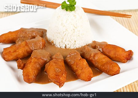 
                Asiatische Küche, Hühnchen, Erdnusssauce                   