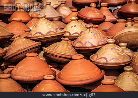 
                Marokko, Basar, Töpferware, Tajine                   