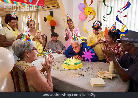 
                Großvater, Geburtstagskuchen, Geburtstagsfeier                   