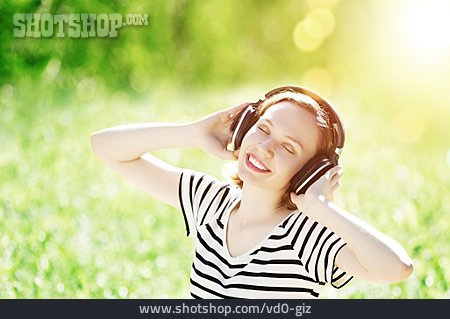 
                Sommerlich, Musik Hören                   