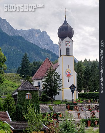 
                Kirche, Wettersteingebirge, Werdenfelser Land                   