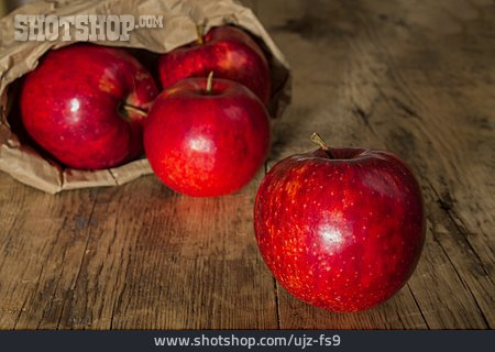 
                Apfel, Stillleben, Roter Apfel                   