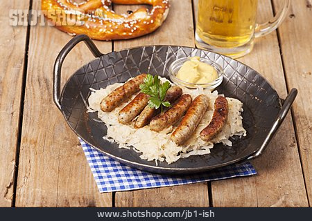 
                Bratwurst, Würstchen, Sauerkraut, Deutsche Küche, Nürnberger                   