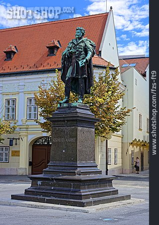 
                Bronzestatue, Györ, Karoly Kisfaludy                   