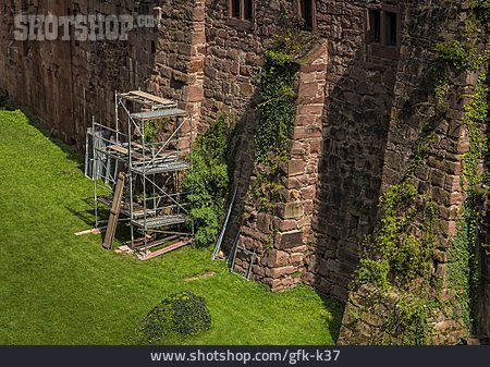 
                Burgmauer, Restaurierung                   