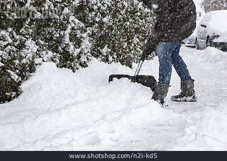 Winter Schnee Schneeschaufeln, Lizenzfreies Bild n2i-kd5