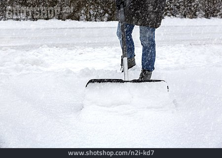 
                Schneeschaufeln                   