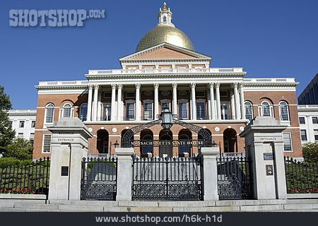 
                Massachusetts State House                   