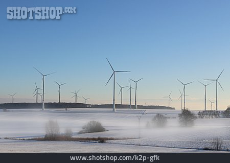 
                Nebel, Windenergie, Windrad, Klimaschutz                   