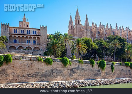 
                Mallorca, Palma, Königspalast Almudaina, Kathedrale Von Palma                   