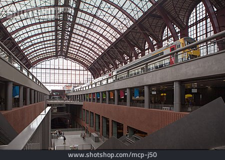 
                Bahnhof Antwerpen-centraal                   