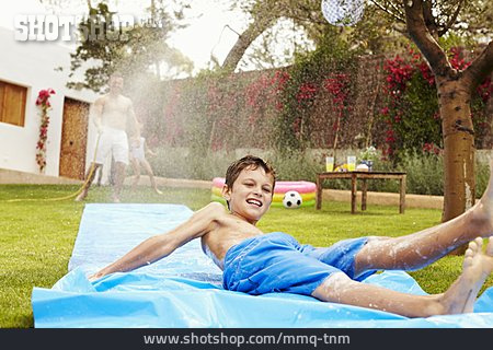 
                Garten, Kindheit, Wasserrutsche                   
