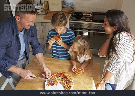 
                Essen, Familie, Pizza                   