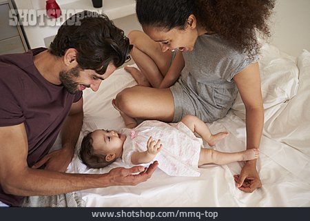 
                Baby, Eltern, Glücklich, Familiengründung                   