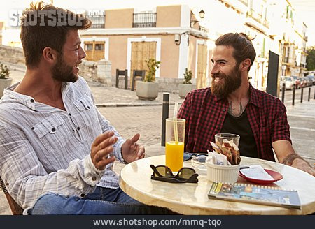 
                Straßencafé, Unterhalten, Freunde                   