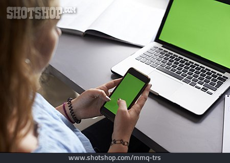 
                Laptop, Smartphone, Greenscreen                   