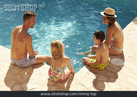 
                Pool, Sommerurlaub, Familienurlaub                   