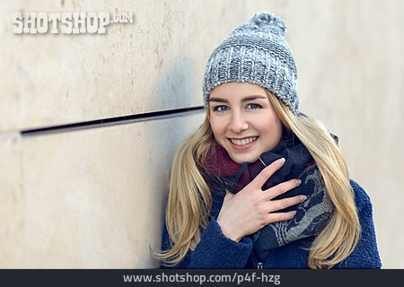 
                Junge Frau, Modisch, Winterkleidung                   