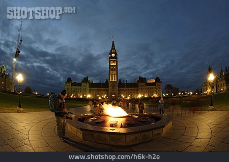 
                Flamme, Ottawa, Parliament Hill                   