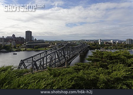 
                Ottawa, Ottawa River, Alexandra Bridge                   