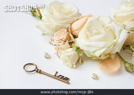 
                Romantisch, Schlüssel, Rosenblüten                   