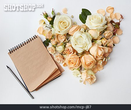 
                Rosenblüten, Floristik, Hochzeitstag, Liebesgruß                   