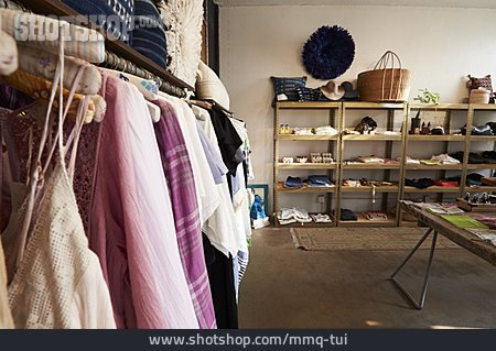 
                Kleidung & Accessoires, Boutique                   