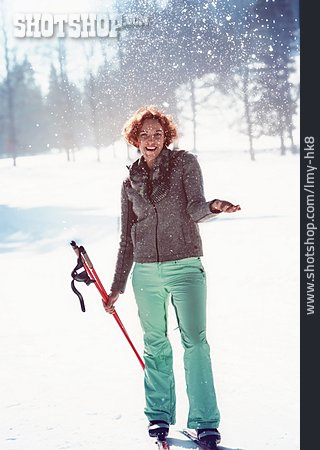 
                Frau, Winterurlaub, Skifahren, Ski                   