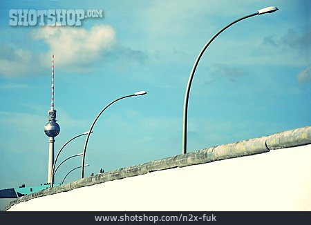 
                Berliner Mauer                   