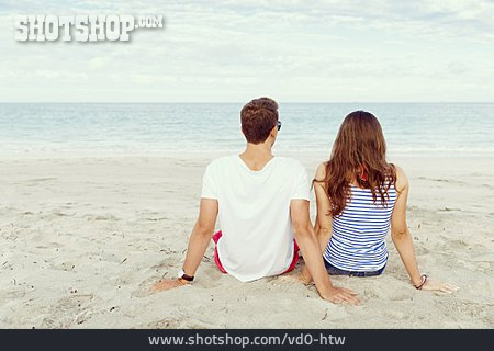 
                Paar, Strandurlaub, Urlaubsflirt                   