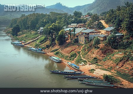 
                Fischerdorf, Laos                   