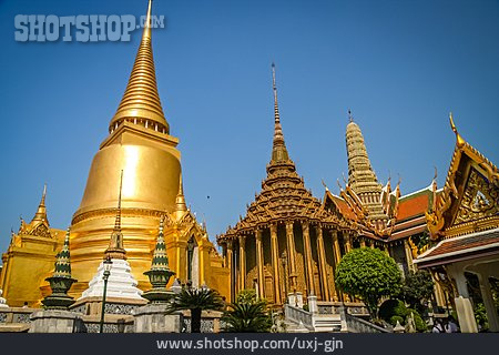 
                Bangkok, Wat Phra Kaeo, Phra Sri Rattana Chedi                   