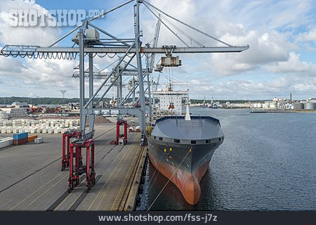 
                Containerschiff, Containerterminal, Aarhus                   