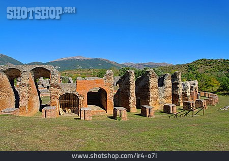 
                Ruine, Amphitheater, Abruzzen, Amiternum, L'aquila                   