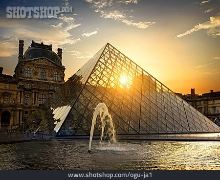 
                Museum, Frankreich, Paris, Louvre, Glaspyramide                   