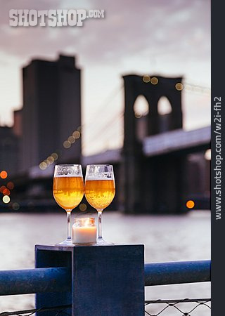 
                Skyline, Champagner, New York, Hochzeitsreise                   