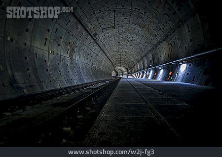 
                Tunnel, Gleise, Untergrund                   