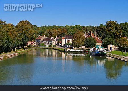 
                Tanlay, Canal De Bourgogne                   