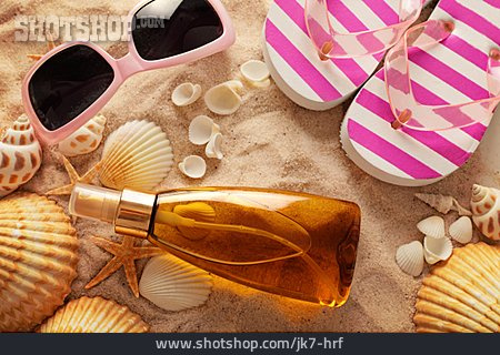
                Strand, Strandurlaub, Sonnencreme, Flip-flops, Sonnenöl                   