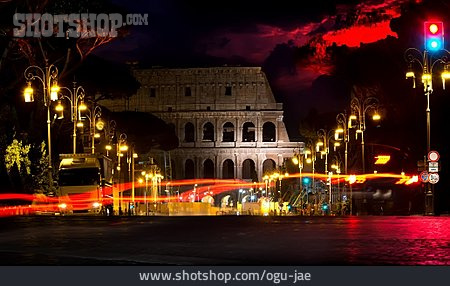 
                Rom, Lichtspuren, Amphitheater                   