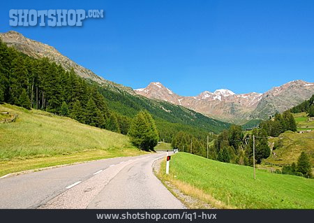 
                Südtirol, Landstraße, Schnalstal                   