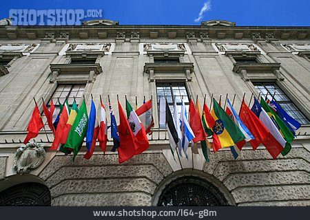 
                Flaggen, Wien, Regierungsgebäude                   