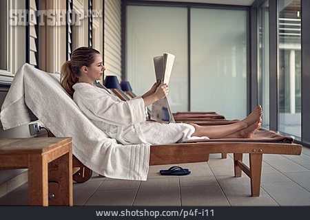 
                Junge Frau, Frau, Wellness & Relax, Entspannung, Spa                   