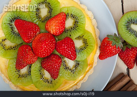 
                Kiwi, Erdbeeren, Obsttorte                   
